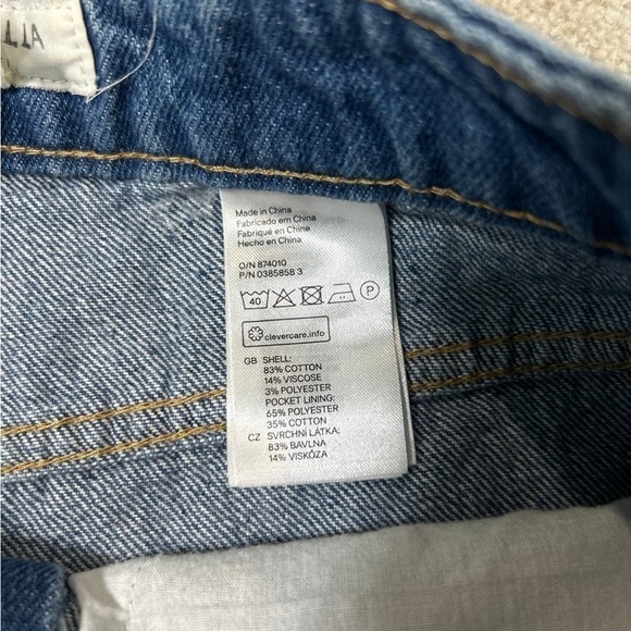 H&M Coachella collection floral embroidered high rise Jean shorts in size 6 - Picture 4 of 4